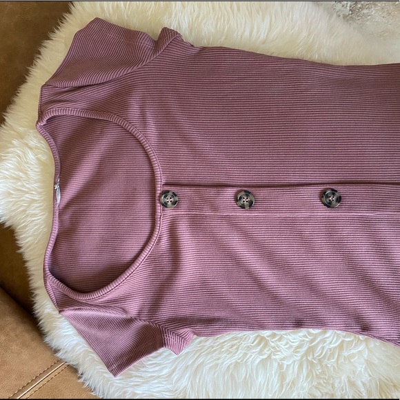 Cute Pale Pink Top! - Picture 4 of 5